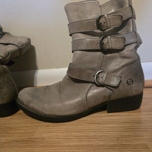 Born Women's Gray Leather Boots